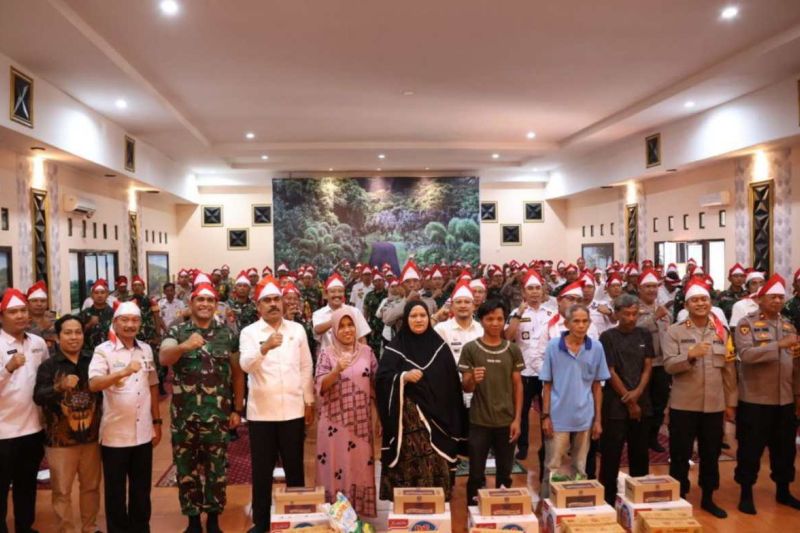Pj. Bupati Pinrang Ahmadi Akil bersama Forkopimda Pinrang saat menghadiri 'Cooling System' jelang Pilkada Serentak 2024, Rabu (4/9/2024). ANTARA/HO-Pemkab Pinrang