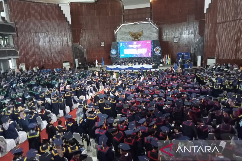 Poliban Kalimantan Selatan Wisuda 978 Sarjana Siap Kerja