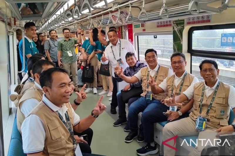 CEO ASEAN Antusias Terhadap Inovasi Kereta Cepat Whoosh