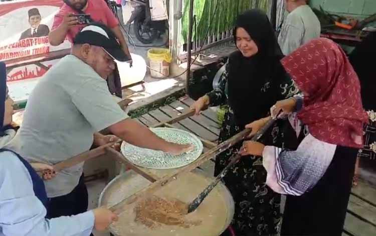 Tradisi Bubur Baayak Cerminkan Gotong Royong Masyarakat Sampit