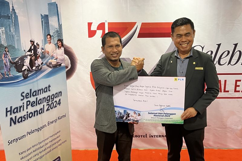 PT PLN Unit Induk Wilayah Maluku Maluku Utara (UIW MMU) mengunjungi pelanggan potensial di kota Ambon yakni Swisbell Hotel Ambon di momentum Hari Pelanggan Nasional (HPN) tahun 2024, Rabu (4/9) ANTARA/ Penina F Mayaut.