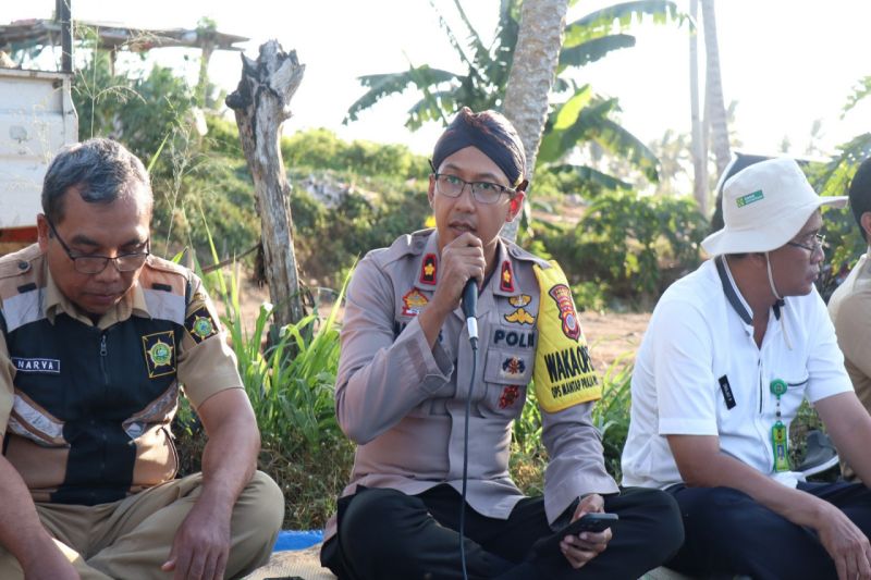 Wakapolres Kulon Progo Rayakan Panen Padi Bersama Masyarakat