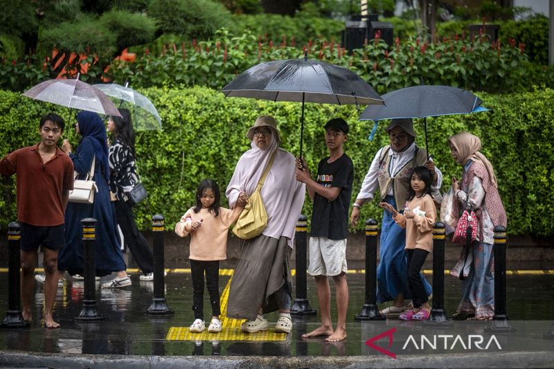 Perkiraan Cuaca Kamis, Hujan Ringan Melanda Beberapa Kota Besar