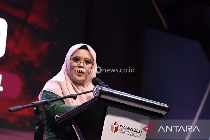 Arsip foto - Anggota Bawaslu RI Lolly Suhenty dalam Kick Off Pengawasan Pemilihan Serentak Tahun 2024 di Sulawesi Tenggara, Senin (15/7/2024). (ANTARA/HO-Bawaslu RI)