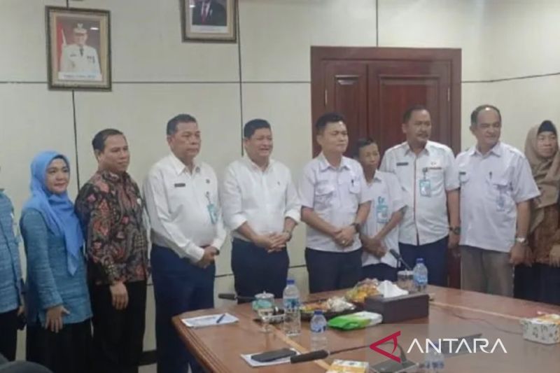 BPJS Ketenagakerjaan bersama Pemprov Babel melakukan kesepakatan kerja sama perlindungan sosial tenaga kerja. (ANTARA/Try Mustika)
