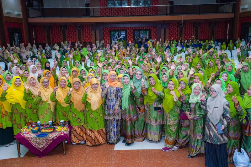 Khofifah Apresiasi Guru TK-PAUD dalam Membangun Karakter Bangsa