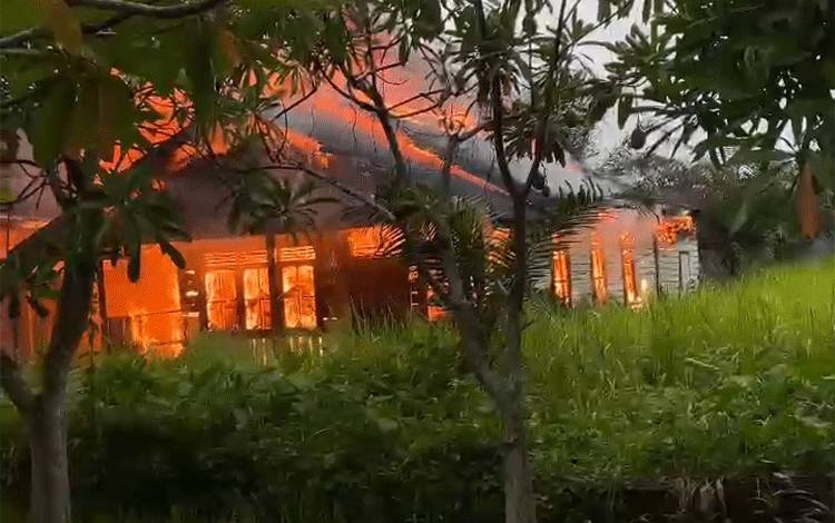 Rumah di Jalan Keminting 10 Palangka Raya Terbakar