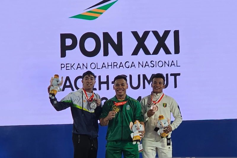 Eko Yuli Irawan Raih Emas dan Pecahkan Rekor PON Angkat Besi
