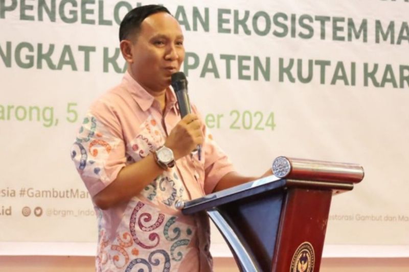 Asisten II Setkab Kukar Ahyani Fadianur dalam sosialisasi dengan Badan Restorasi Gambut dan Mangrove (BRGM) RI di Tenggarong, Kamis (5/9) (Antara/ HO Prokom Kukar)