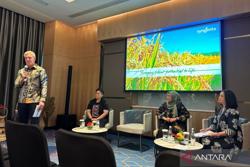 CEO Syngenta Group Jeff Rowe saat memberikan paparan dalam diskusi media Syngenta di Jakarta, Kamis (5/9/2024). (ANTARA/Maria Cicilia Galuh)