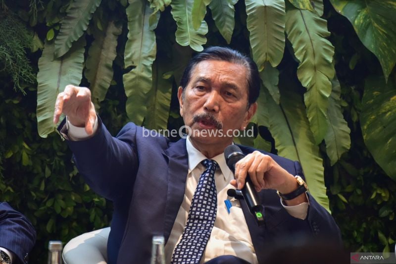 Menteri Koordinator Bidang Kemaritiman dan Investasi Luhut B. Pandjaitan menyampaikan paparan dalam konferensi pers Indonesia International Sustainability Forum (ISF) 2024 di Jakarta Convention Center (JCC) Senayan, Jakarta, Kamis (5/9/2024). (ANTARA FOTO/ADITYA PRADANA PUTRA)