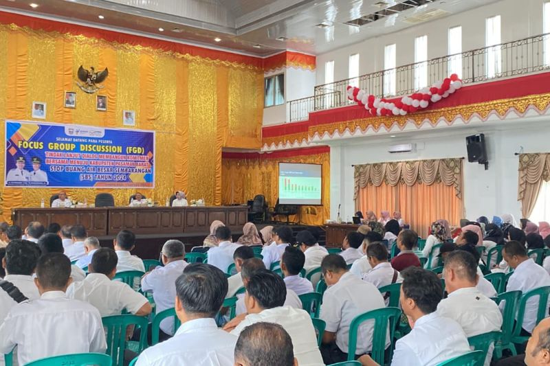Pemkab Pasaman Barat saat mengadakan FGD untuk membangun komitmen bersama menuju kabupaten stop buang air besar sembarangan pada tahun 2024 di Simpang Empat, Kamis (5/9/2024). ANTARA/Altas Maulana