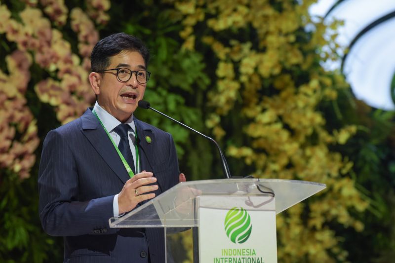 Ketua Umum Kadin Indonesia Arsjad Rasjid menyampaikan paparannya dalam Indonesia International Sustainability Forum (ISF) 2024 di Jakarta Convention Center (JCC) Senayan, Jakarta, Kamis (5/9/2024). (ANTARA FOTO/ADITYA PRADANA PUTRA)