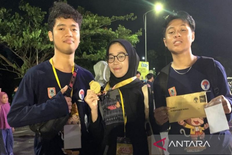 Tim Robotik mahasiswa Poliban yang berhasil meraih juara 1 pada ajang Kreativisia 2024 di Banjarbaru, Kalsel, di Banjarmasin, Kamis (5/9/2024). ANTARA/HO-POLIBAN