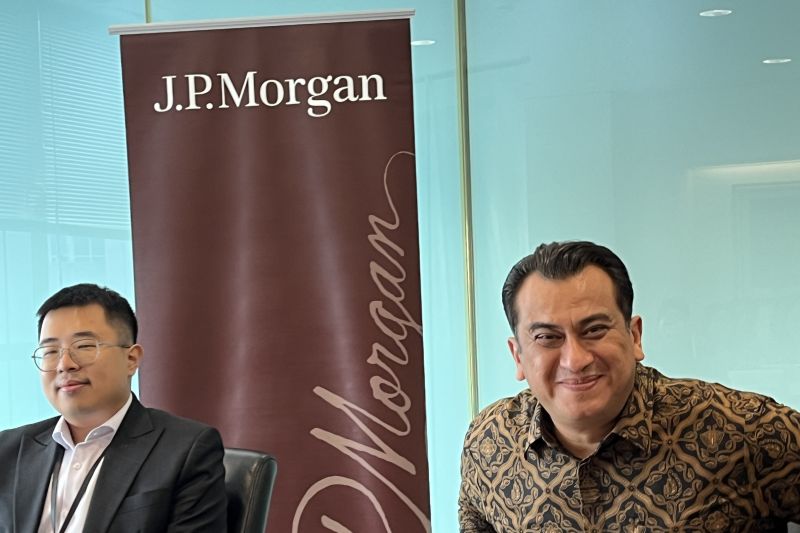 Senior Country Officer JP Morgan Indonesia Gioshia Ralie (kanan) dalam JP Morgan Media Breifing, di The Energy Building, Jakarta, Kamis (5/9/2024). ANTARA/M. Baqir Idrus Alatas