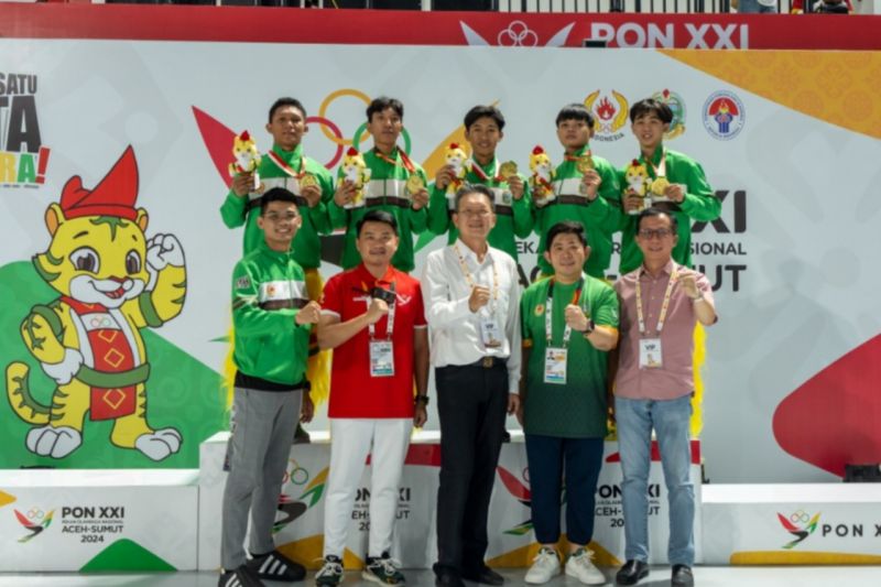 Atlet barongsai Sumut berpoto bersama usai pengalungan medali (ANTARA/HO)