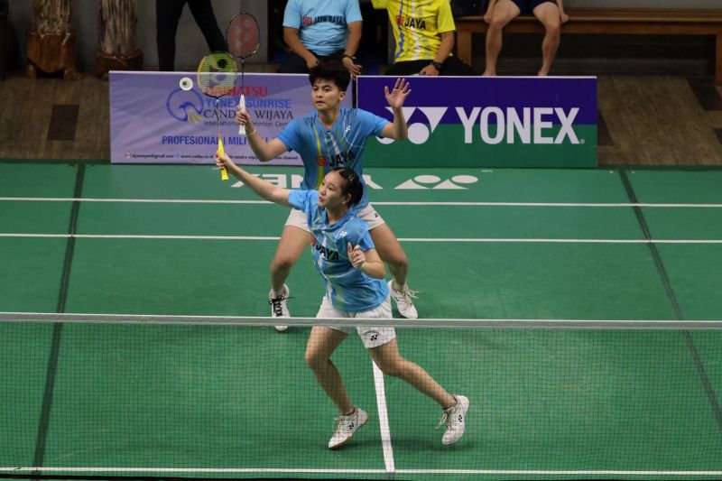 Ganda taruna campuran PB Jaya Raya Zenno Bayu Adjie Putra Mulia/Veren Irvana Daula mengalahkan wakil Futuba Future Japan, Takuya Yamashiro/Suzuka Hirata, dengan skor 16-21, 21-18, 21-18 pada babak 16 besar 12th Yonex-Sunrise Doubles Special Championships 2024 di Hall Daihatsu Yonex-Sunrise Candra Wijaya International Badminton Centre, Banten, Kamis (5/9/2024). (ANTARA/HO-Yonex-Sunrise Doubles Special Championships 2024)