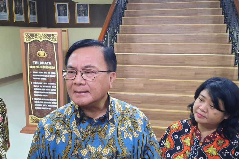 Sekretaris Kompolnas Benny Mamoto memberikan keterangan kepada wartawan di Mako Polda Kepri, Kota Batam, Kamis (5/9/2024). (ANTARA/Laily Rahmawaty)
