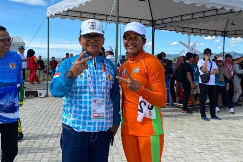 Atlet dayung asal Provinsi Sulawesi Barat (Sulbar) berhasil menambah medali perak pada pekan olahraga Nasional (PON) ke-21 yang digelar di Aceh dan Sumatera Utara, di Mamuju, Kamis (5/9/2024) ANTARA/HO Humas Pemprov Sulbar