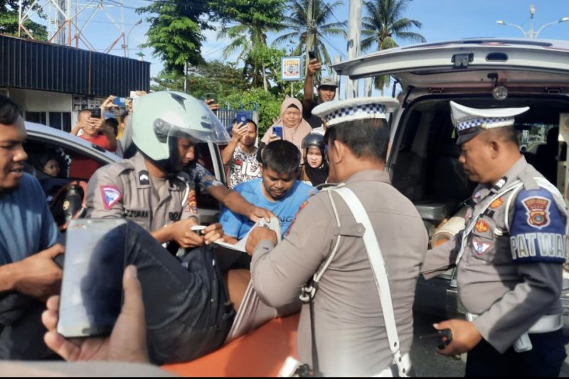 Pengemudi Minibus Meninggal Mendadak di Jalan Sultan Iskandar Muda