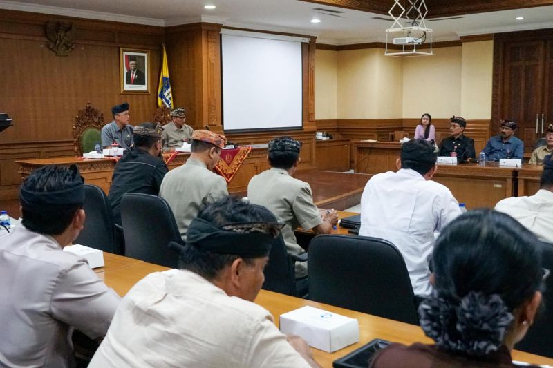 Pj. Sekda Badung, IB Surya Suamba mengadakan Rapat Koordinasi bersama Pimpinan Perangkat Daerah dilingkungan Pemkab Badung, di Ruang Kriya Gosana, Puspem Badung, Kamis (5/9/2024). ANTARA/HO-Humas Pemkab Badung