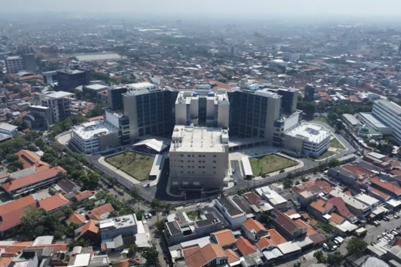 Tangkapan layar - Penampakan atas Gedung Rumah Sakit Vertikal Surabaya, Provinsi Jawa Timur, Jumat (6/9/2024). (ANTARA/Andi Firdaus-Setpres)