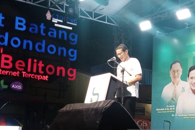 Menteri Pariwisata dan Ekonomi Kreatif Republik Indonesia, Sandiaga Salahuddin Uno menyampaikan pilar kekuatan pariwisata Belitung di Tanjungpandan, Jumat (6/9) (ANTARA/Kasmono/Apriliansyah)