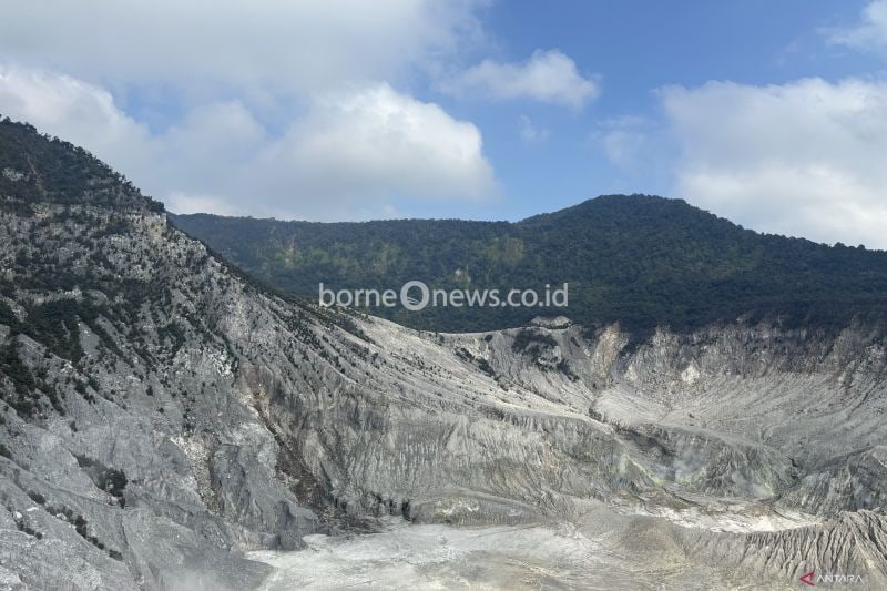 Situasi terkini di area wisata alam Gunung Tangkuban Parahu, Kabupaten Bandung Barat, Jawa Barat, Jumat (6/9/2024). (ANTARA/Rubby Jovan)