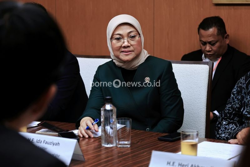 Menaker Ida Fauziyah dalam pertemuan dengan Presiden Japan International Cooperation Agency (JICA) Tanaka Akihiko di Tokyo, Jepang, Jumat (6/9/2024) (ANTARA/HO-Kemnaker)