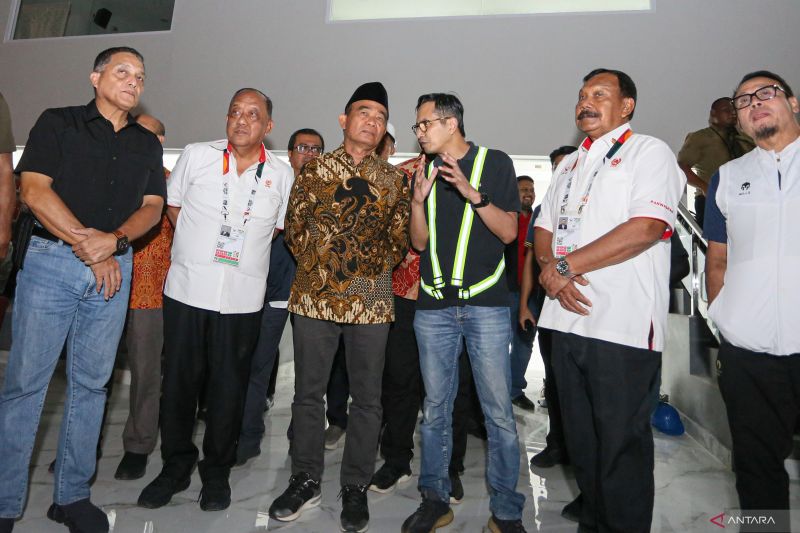 Coordinating Minister for Human Development and Culture Muhadjir Effendy (third left) reviewing preparations for the opening ceremony of PON XXI Aceh-North Sumatra 2024 at Harapan Bangsa Stadium, Banda Aceh, Thursday (September 5, 2024). (ANTARA/Khalis Surry/rst)