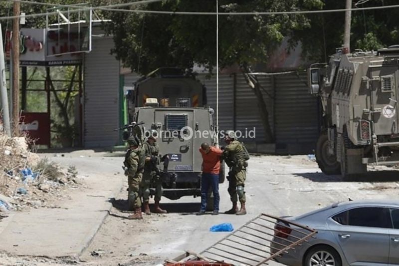 Tentara Israel meluncurkan operasi militer besar-besaran di Tepi Barat bagian utara awal pekan ini, menewaskan sedikitnya puluhan warga Palestina, dan menyebabkan kerugian finansial besar di wilayah tersebut. ANTARA/Anadolu/PY