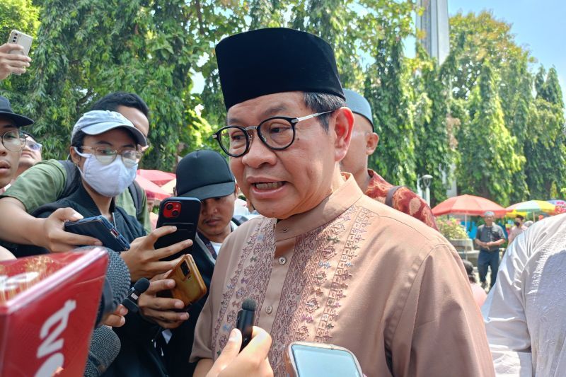 Bakal Calon Gubernur DKI Jakarta Pramono Anung di Masjid Agung Sunda Kelapa, Menteng, Jakarta Pusat, Jumat (6/9/2024). (ANTARA/Siti Nurhaliza)