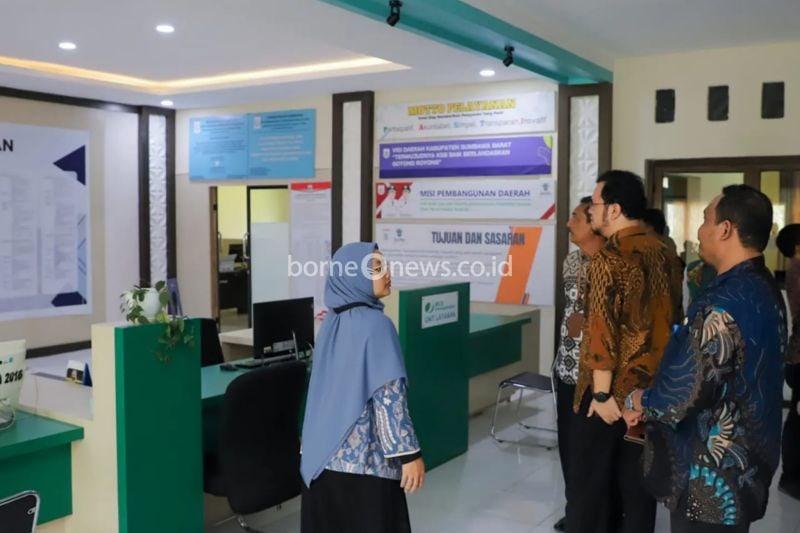 Tim KPK Republik Indonesia saat melakukan observasi percontohan kabupaten anti korupsi di Kabupaten Sumbawa Barat, Provinsi NTB, Jumat (06/09/2024) (ANTARA/HO-Humas Pemkab Sumbawa Barat)