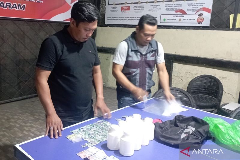 Ibu Paruh Baya Ditangkap Polisi karena Edarkan Obat Keras