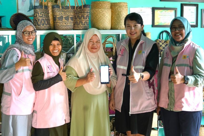 Srikandi PLN Kalselteng Kunjungi UMKM di Kampung Purun Banjarbaru