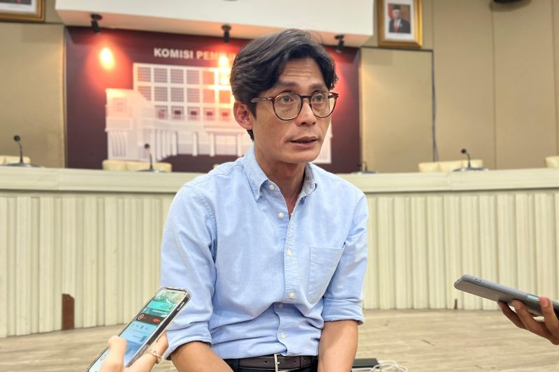Anggota KPU RI August Mellaz saat memberikan keterangan kepada awak media di Kantor KPU RI, Jakarta, Jumat (6/9/2024). (ANTARA/Narda Margaretha Sinambela)