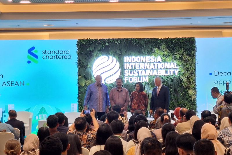 Menteri Keuangan Sri Mulyani Indrawati dalam sesi tematik Indonesia International Sustainibility Forum (ISF) 2024 di Jakarta, Jumat (6/9/2024) (ANTARA/Bayu Saputra)