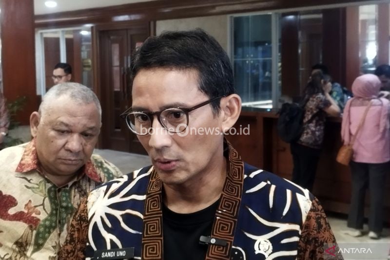 Menteri Pariwisata dan Ekonomi Kreatif Sandiaga Uno di Kompleks Parlemen, Jakarta, Jumat (6/9/2024). (ANTARA/Bagus Ahmad Rizaldi)