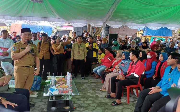 Gubernur Kalteng Gratiskan Ribuan Paket Sembako untuk Mahasiswa di Kotim