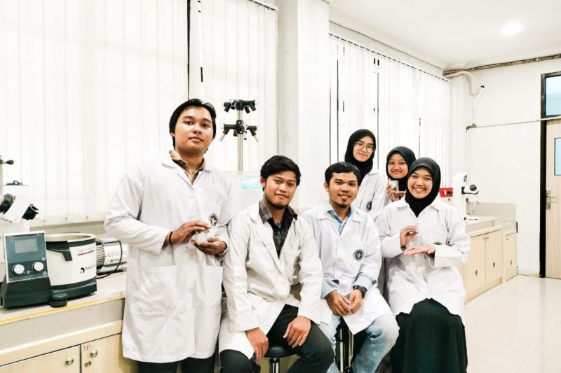 Mahasiswa Unja tim PKM Kimia membuat inovasi berupa obat pengantar insulin tanpa rasa sakit bagi penderita diabetes. (ANTARA/HO-Unja)