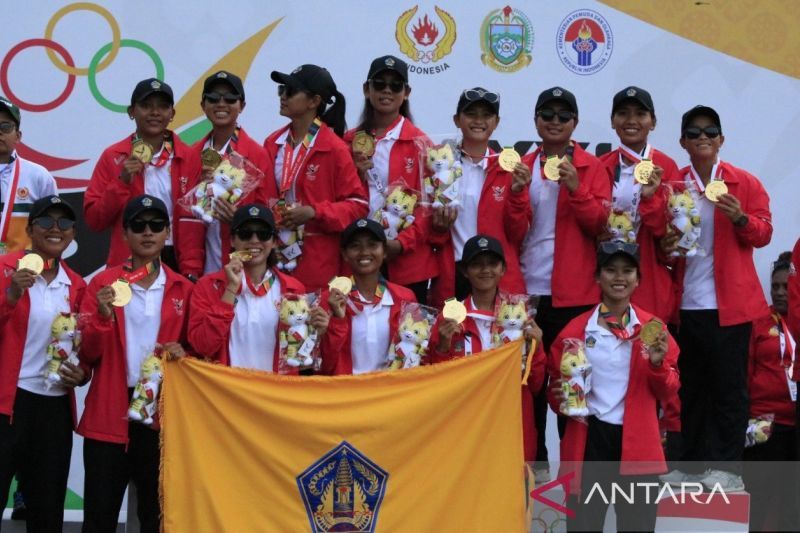 Tim kriket Bali usai pengalungan medali (ANTARA/Juraidi)