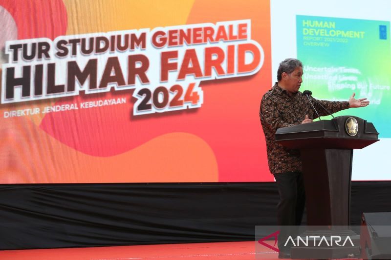 Dirjen Kebudayaan Kemendikbudristek Hilmar Farid mengawali studium generale untuk membahas isu-isu strategis terkait amanat Undang-Undang nomor 5 Tahun 2017 tentang Pemajuan Kebudayaan di Universitas Syiah Kuala, Banda Aceh, pada Rabu (4/9/2024). (ANTARA/HO-Kemendikbudristek)