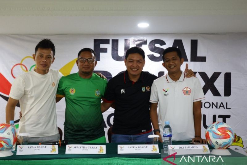 Tim pelatih Sumut dan DKI Jakarta saat konprensi press menjelang laga semifinal (ANTARA/Juraidi)