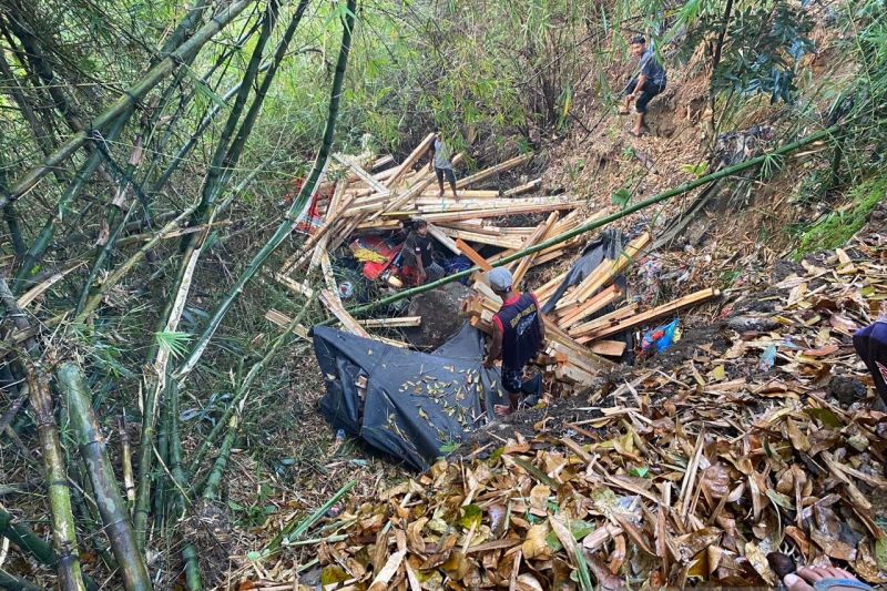 Truk Terjun ke Jurang di Sukabumi, Sopir Tak Kuasai Medan Jalan