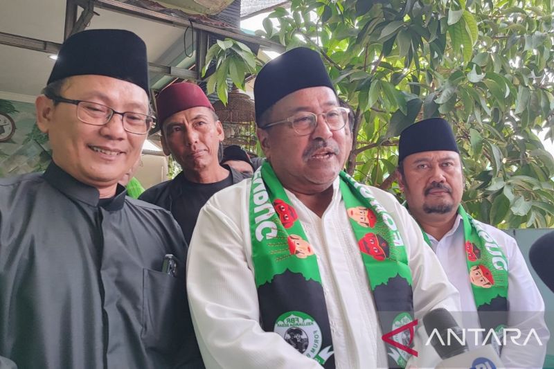 Bakal calon Wakil Gubernur DKI Jakarta Rano Karno saat memberikan keterangan pers usai bertemu dengan Ketua Umum FBR KH Lutfi Hakim di Ujung Menteng, Cakung, Jakarta Timur, Jumat (6/9/2024). ANTARA/Syaiful Hakim