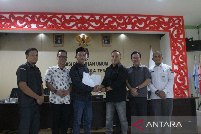 KPU Bangka Tengah menemukan beberapa persyaratan administrasi bakal paslon Pilkada Bangka Tengah 2024 belum lengkap, di Koba, Jumat (6/9/2024). ANTARA/Ahmadi