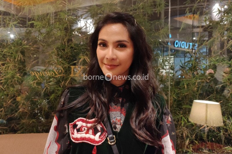 Aktris Maudy Koesnaedi saat ditemui usai penayangan perdana di Jakarta, Kamis (23/1/2020) malam. (ANTARA/Arnidhya Nur Zhafira)
