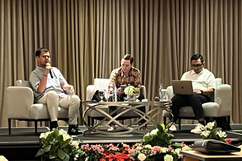 Kepala Peneliti PSG Ahsan Ridhoi dalam Rilis Survei Pilkada Jakarta di kawasan Kebon Sirih, Jakarta, Sabtu (7/9/2024). ANTARA/Narda Margaretha Sinambela