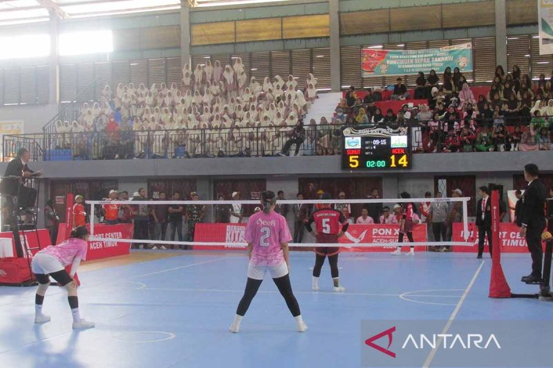 Atlet Aceh berhadapan dengan Sumatera Utara cabang olahraga sepak takraw PON XXI Aceh-Sumut di Gedung Idi Sport Centre, Idi, Kabupaten Aceh Timur, Sabtu (7/9/2024). (ANTARA/M Haris SA)
