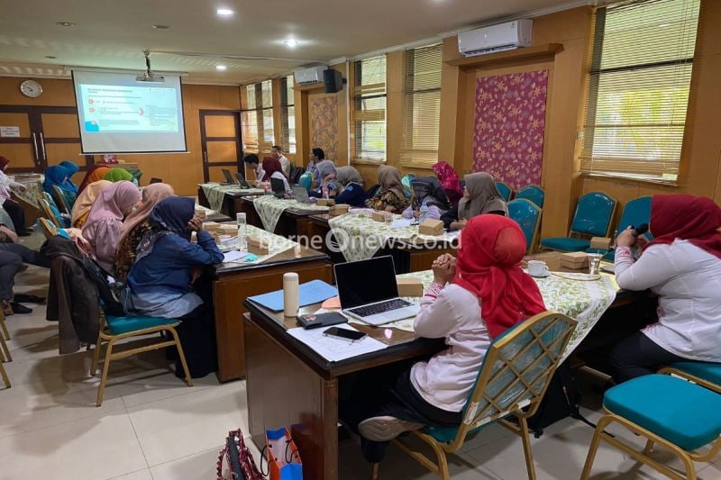 Dinas Sosial, Pengendalian Penduduk, dan Keluarga Berencana Kota Pekalongan sedang memberikan orientasi pada usaha peningkatan pendapatan keluarga akseptor di Pekalongan, Kamis (5/9/2024). (ANTARA/HO-Humas Kota Pekalongan)